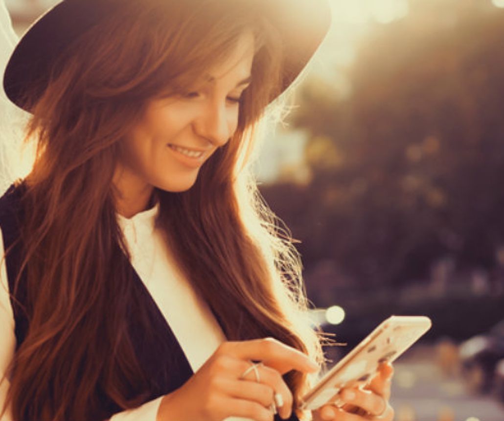 <h4><span class="heading--4">Supporting the telecommunications industry with insights and advertising services</span></h4>
