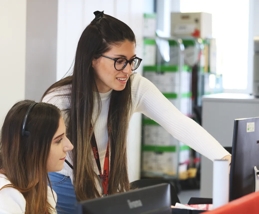 outbound vs inbound contact centre.jpg