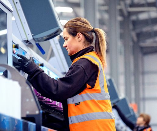 <h3><span class="heading--3">AllSort Mail Criteria</span></h3>
<ul>
<li>Sending >250 pieces of less time-sensitive, non-machineable mail within the UK, overseas or to the Armed Forces.</li>
<li>AllSort is an alternative option for non-qualifying Premier (pre-sorted machineable mail) and PremierSort (unsorted machineable mail) criteria.</li>
<li>Suitable for <a href="https://www.whistl.co.uk/mail/admail" target="_self">Advertising mailings</a> and Transactional mail items.</li>
</ul>