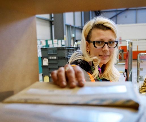 <h3><span class="heading--3">PremierSort Business Class Mail Criteria</span></h3>
<ul>
<li>Customers must send at least 10,000 items per collection, unless we are also collecting presorted mail for our Premier service, in which case the minimum is 1,000 items.</li>
<li>PremierSort is available for <a href="https://www.whistl.co.uk/mail/admail" target="_self">advertising mail</a> and business mail.</li>
<li>To qualify for discounts mail items must be machineable and achieve a minimum OCR reading rate of 95%.</li>
</ul>